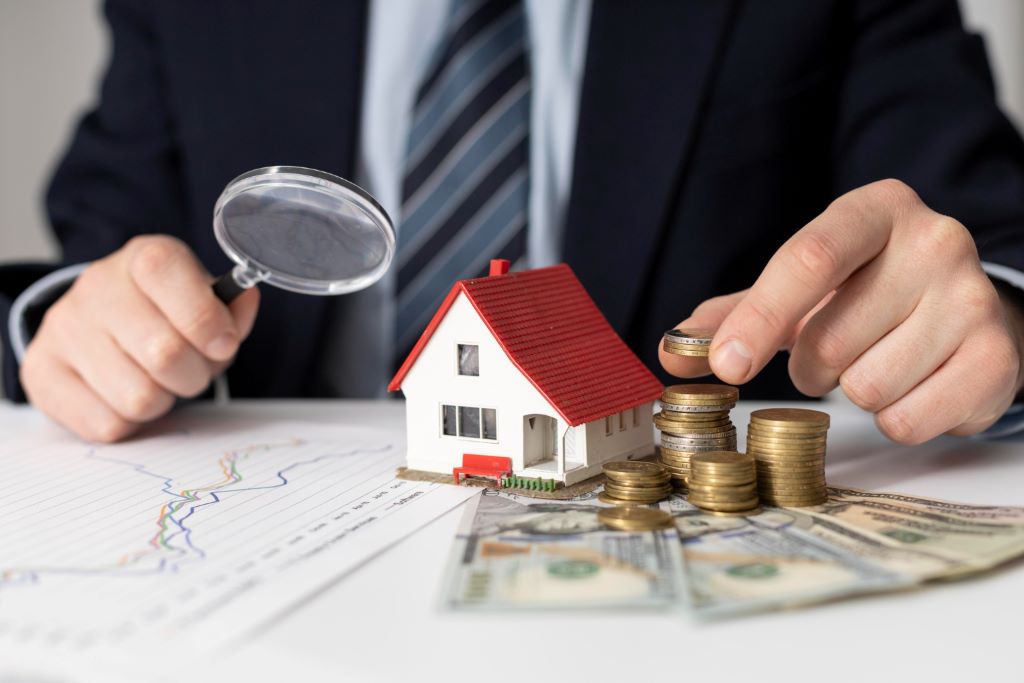 Checklist for evaluating rental value including rent comparison and hidden costs