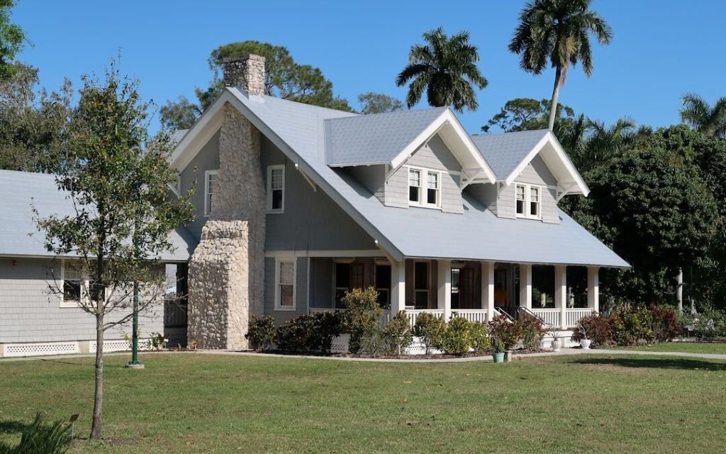 Real estate home improvement project in FL featuring kitchen upgrades, fresh paint, and staging tips to attract buyers